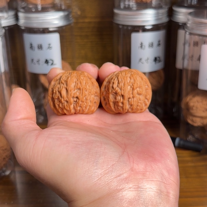 卢***克吊坠文玩核桃磨盘文玩核桃