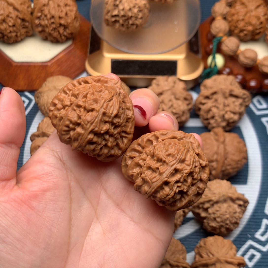 把件文玩核桃三角白40（修）