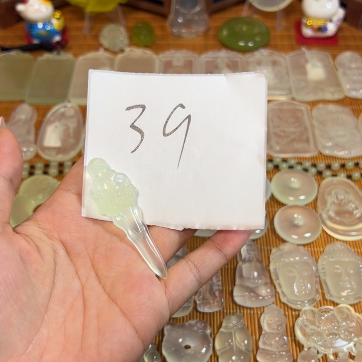 上***水岫玉未镶嵌岫玉白冰挂件