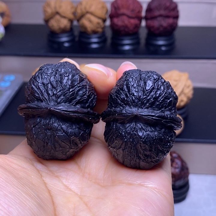 把件文玩核桃蟒纹元宝地闷55