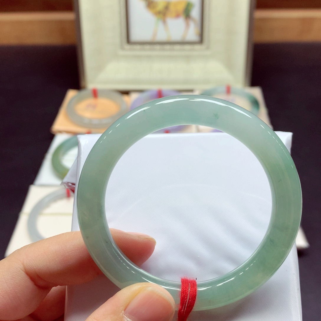 翡翠手镯未镶嵌天然翡翠