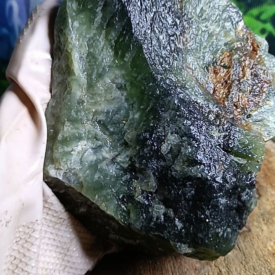 蛇纹石玉未镶嵌珠宝奇石