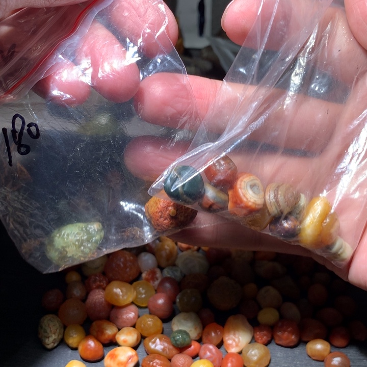 有机玻璃c****•戈壁石的结构