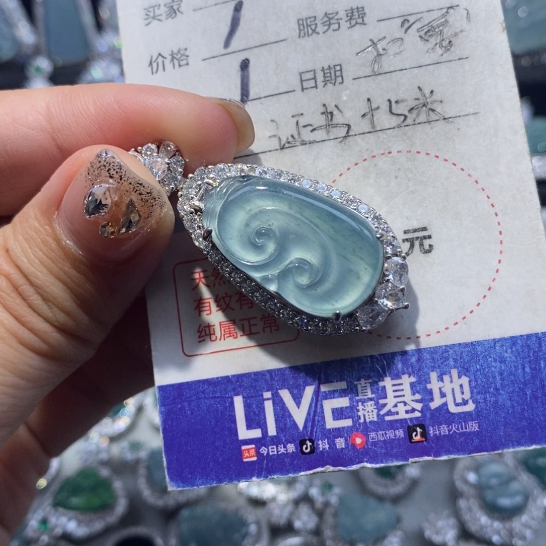 翡翠颈饰未镶嵌翡翠