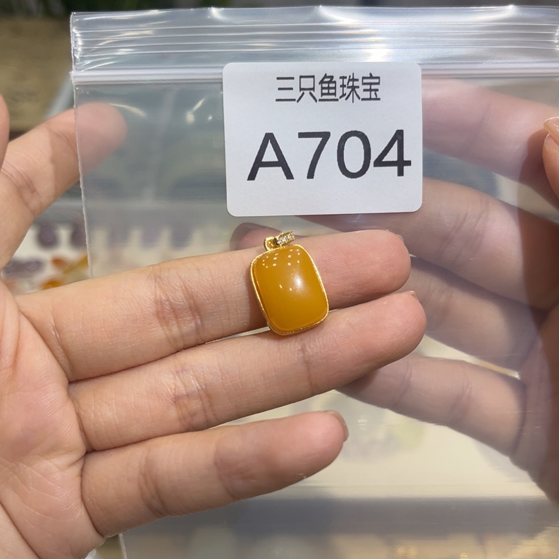 周****蜜蜡颈饰银S925镶嵌精美女士项链挂件