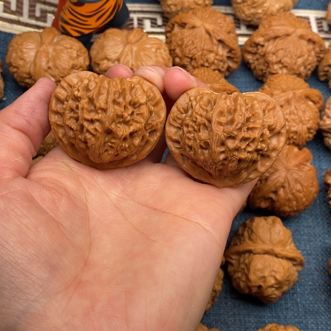 文玩核桃把件44全品桃心宫灯