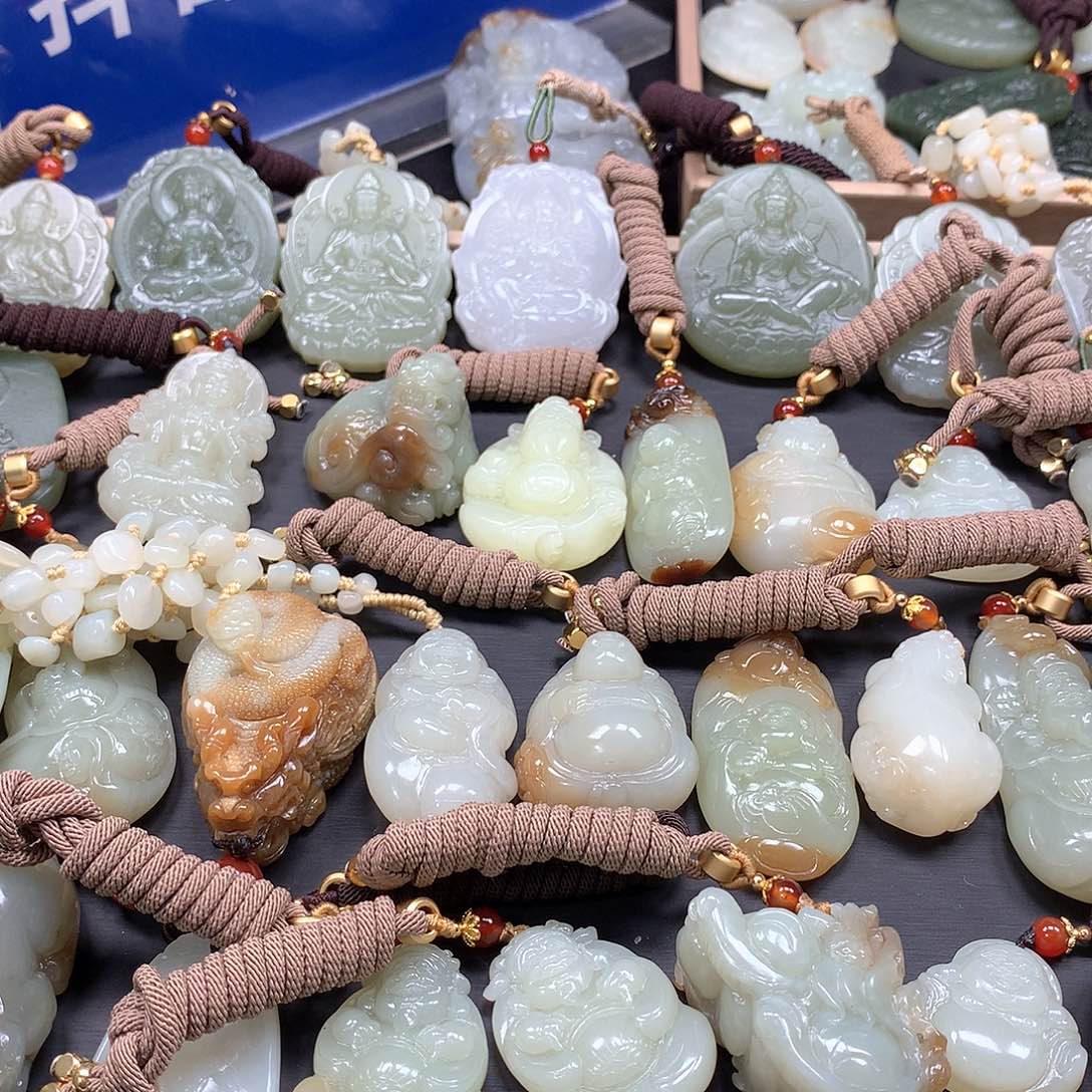 和田玉颈饰未镶嵌