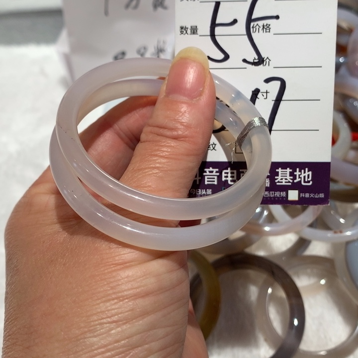 玛瑙/玉髓手镯未镶嵌55