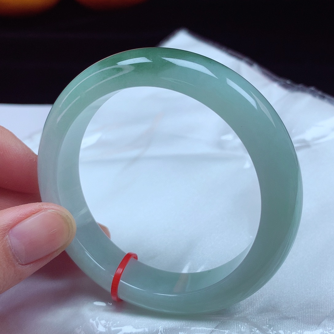 翡翠手镯未镶嵌54圈