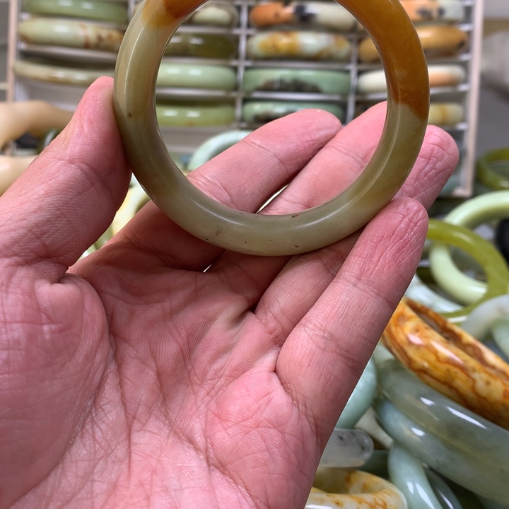 蛇纹石玉手镯合金