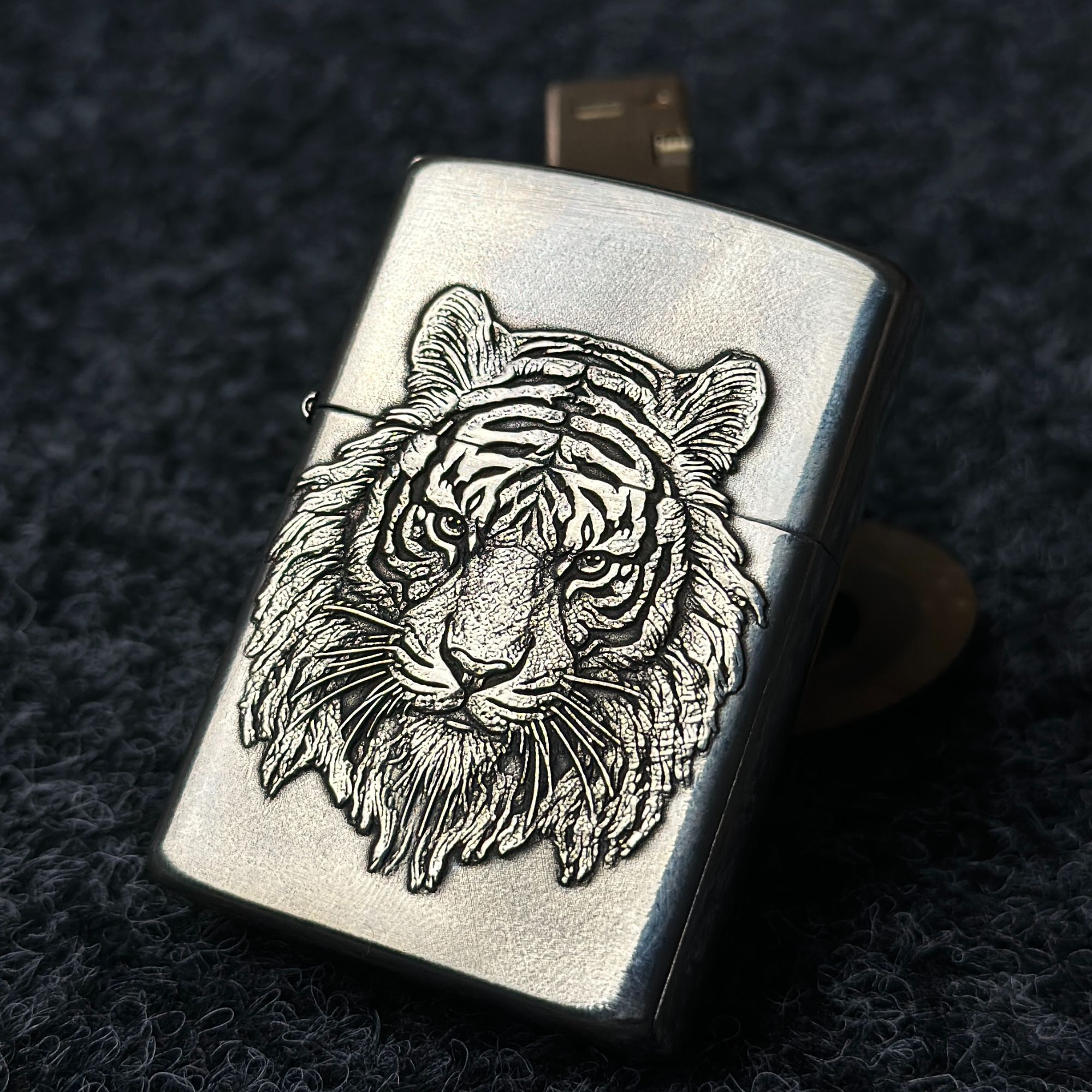 【云川原创】B2C虎头浮雕煤油打火机