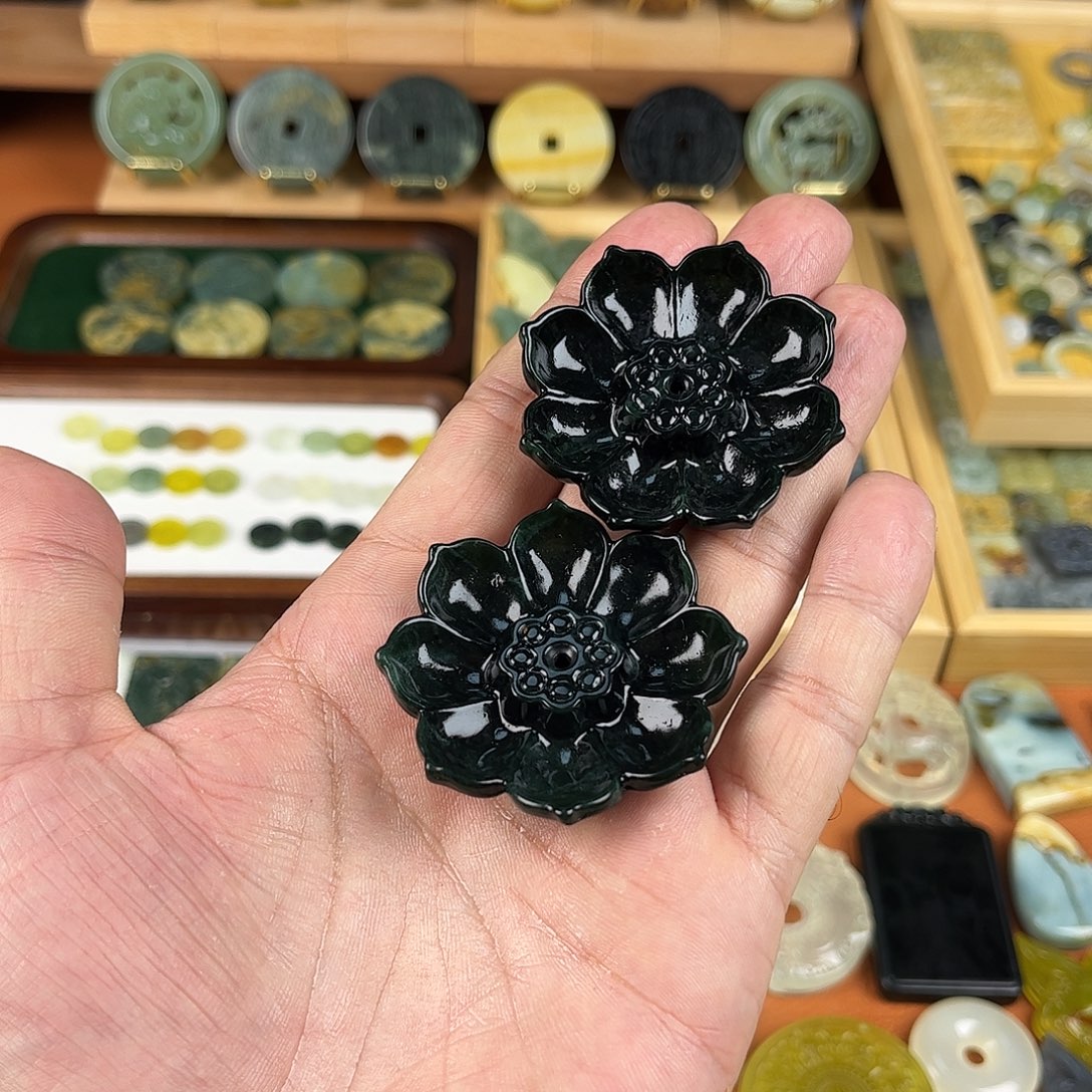 梦***溪蛇纹石玉未镶嵌颈饰