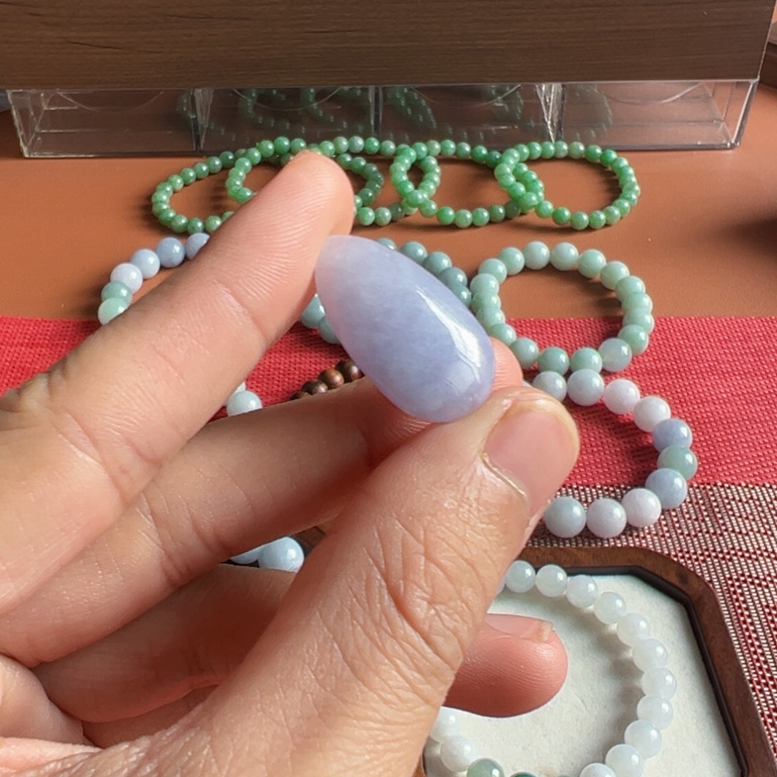 翡翠未镶嵌颈饰翡翠水滴25mm*15mm