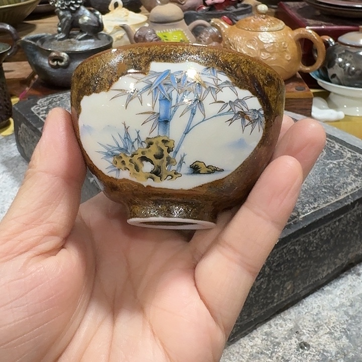 主人杯一个，爱。。品茗