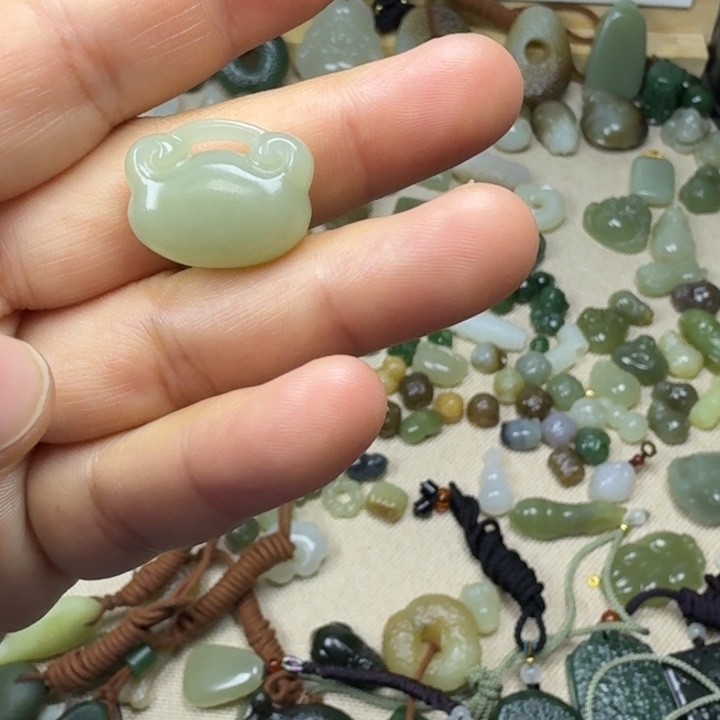 和田玉未镶嵌挂件