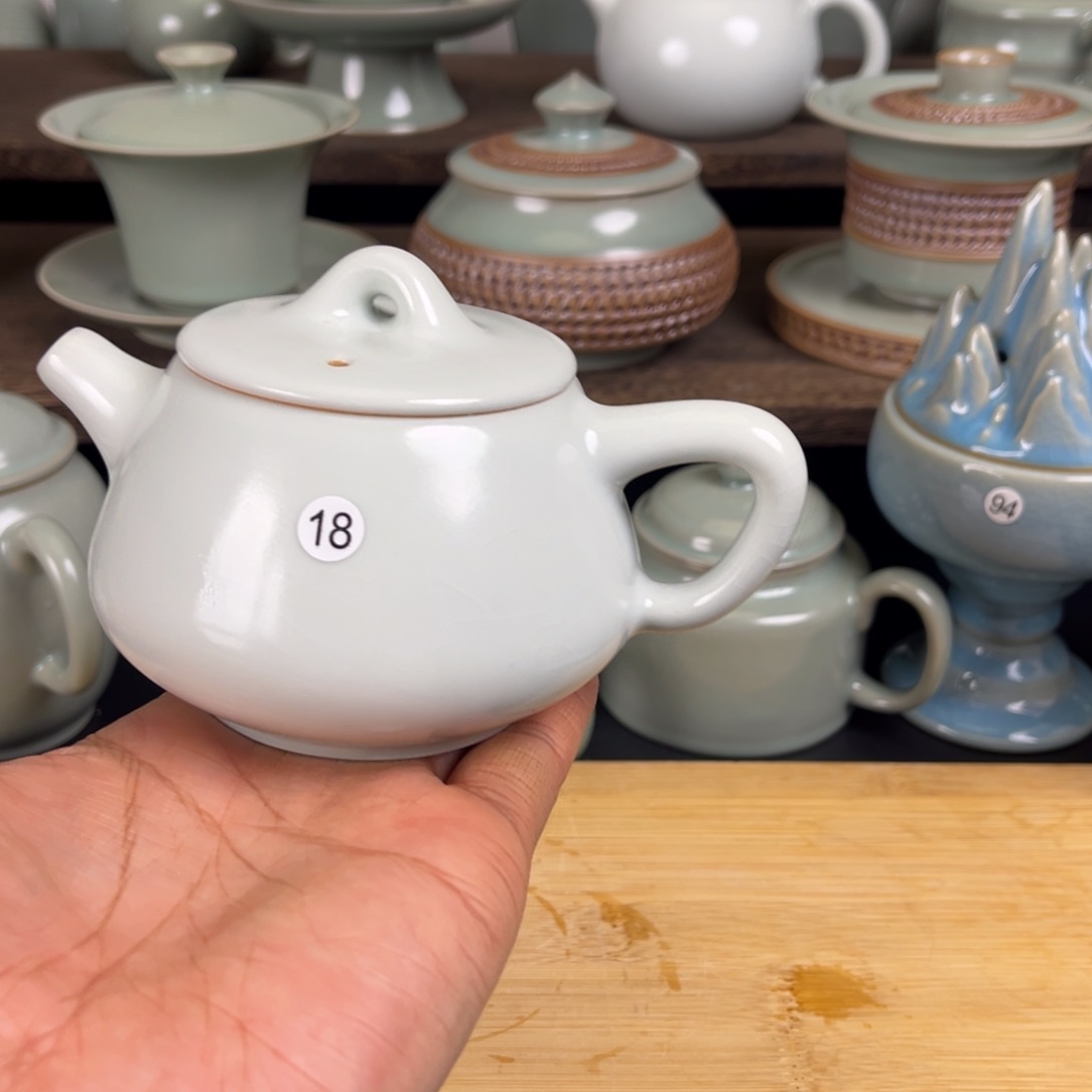 【闪购商品】微瑕石瓢壶手工月白
