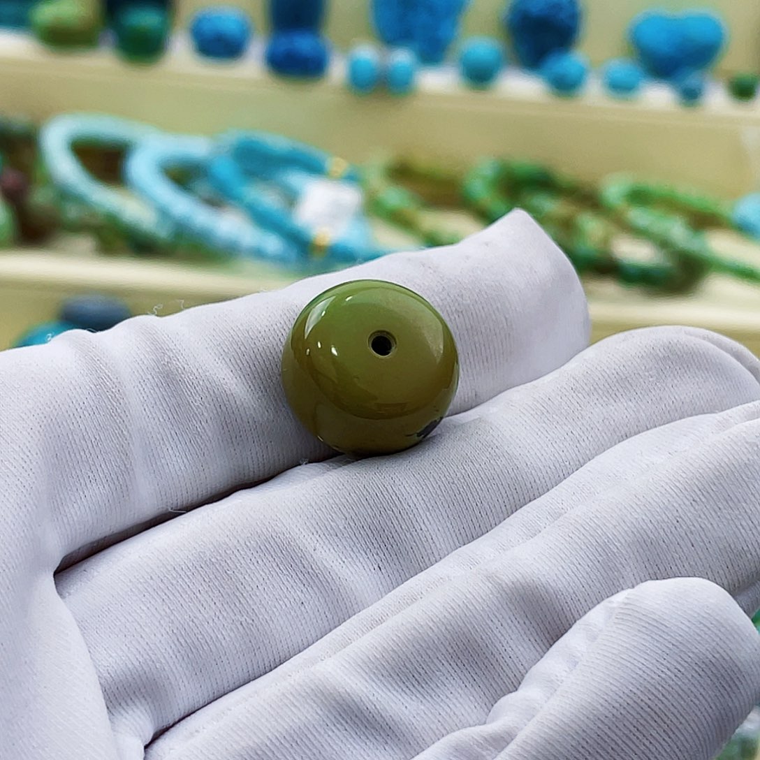 绿松石颈饰未镶嵌