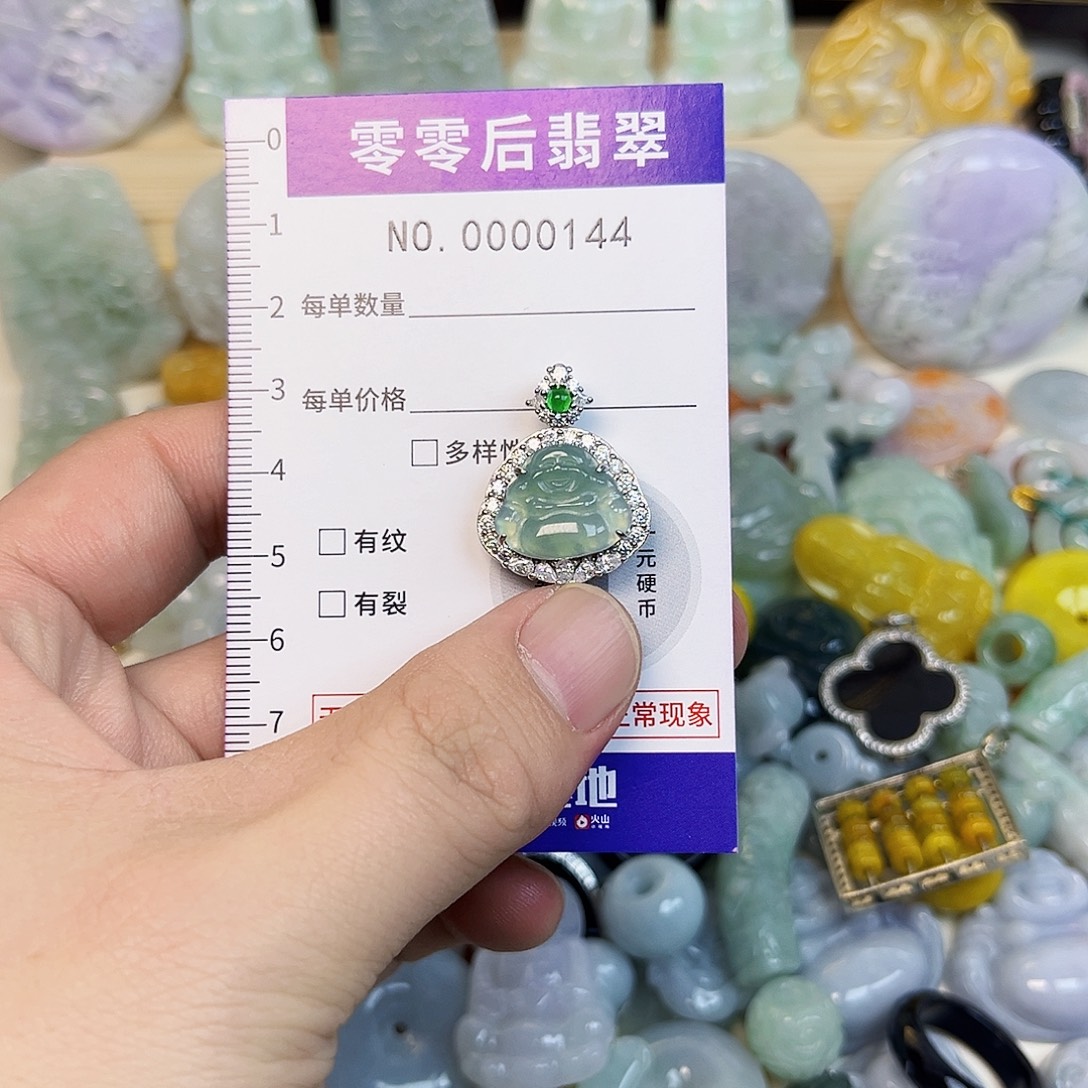 翡翠未镶嵌颈饰hhh