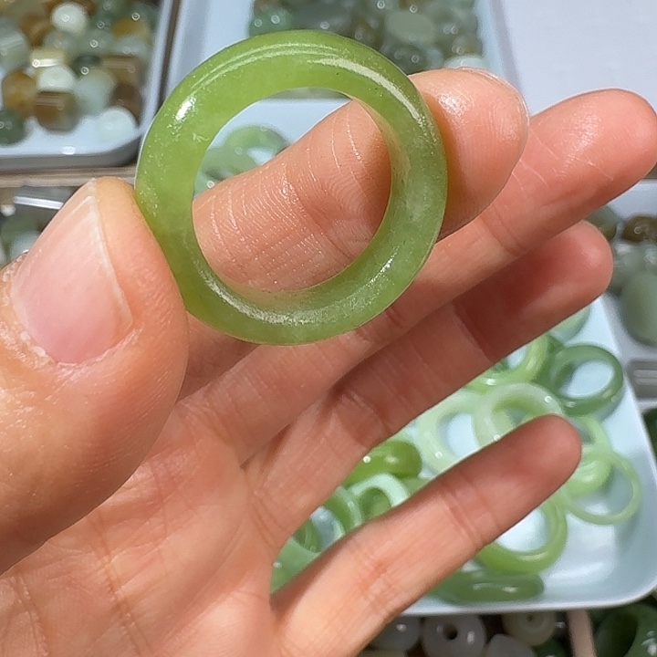 和田玉未镶嵌颈饰17.6内径109