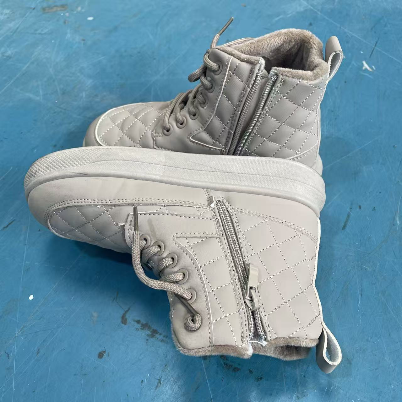 89女士平底休闲鞋