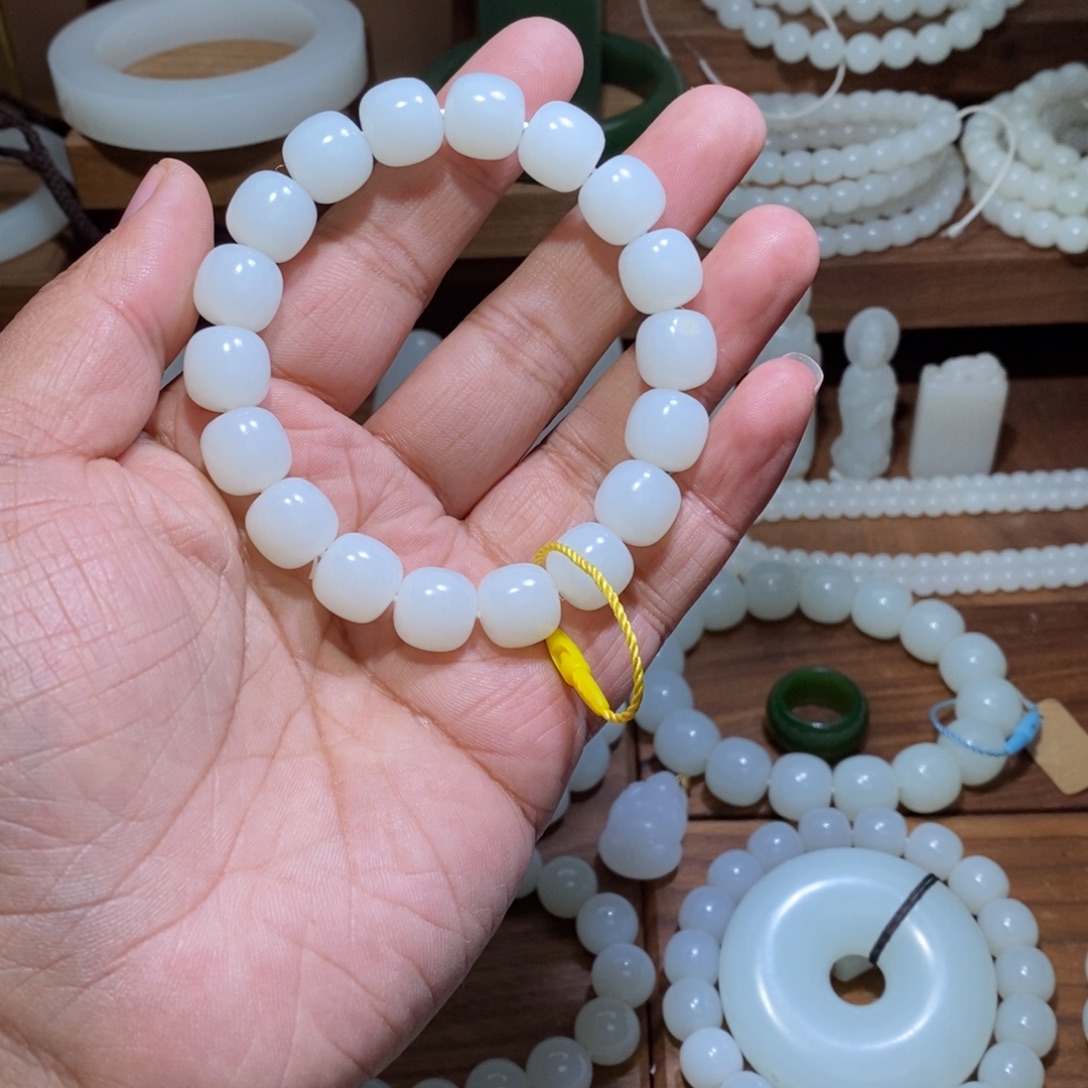 M***S和田玉（糖玉）未镶嵌手链