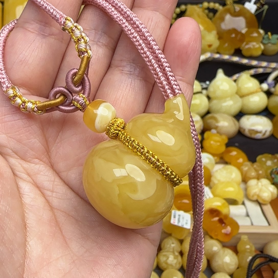 蜜蜡套链未镶嵌天然俄料鸡油黄蜜蜡葫芦吊坠