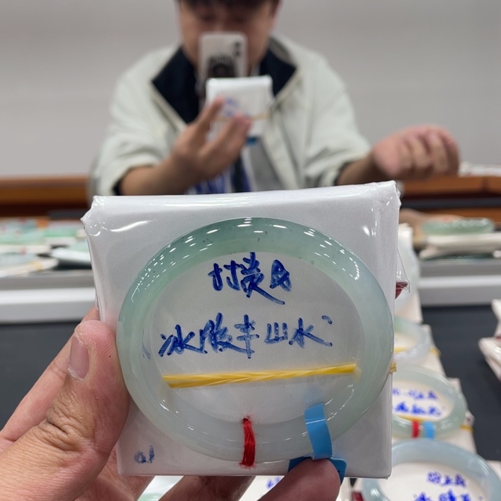 翡翠未镶嵌手镯缅甸翡翠