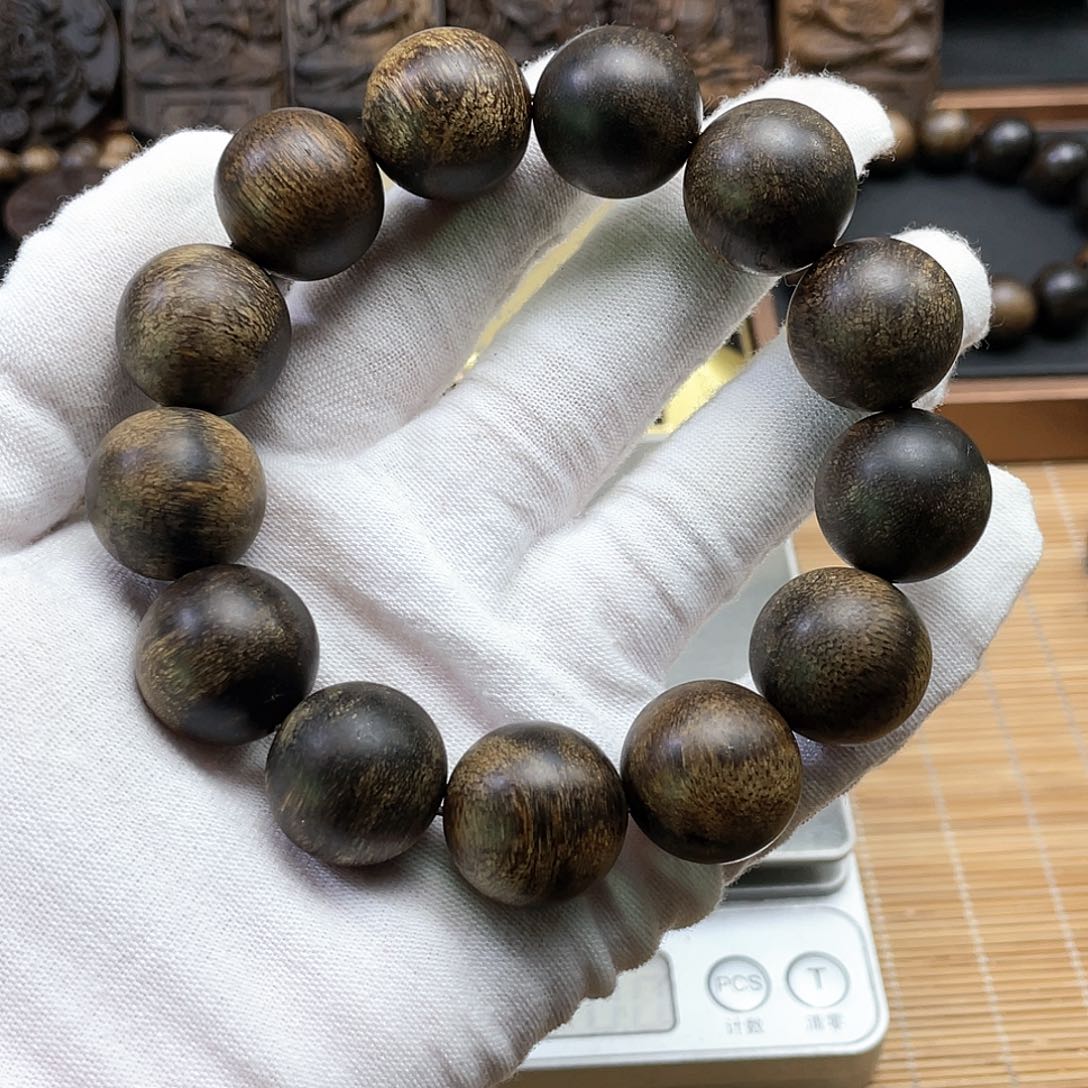 沉香手串夜**河达拉干沉香