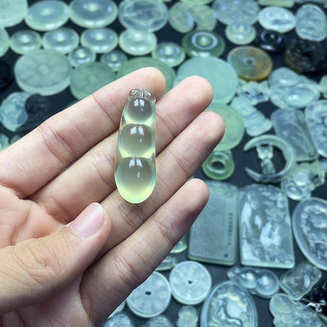 岫玉未镶嵌颈饰豆子