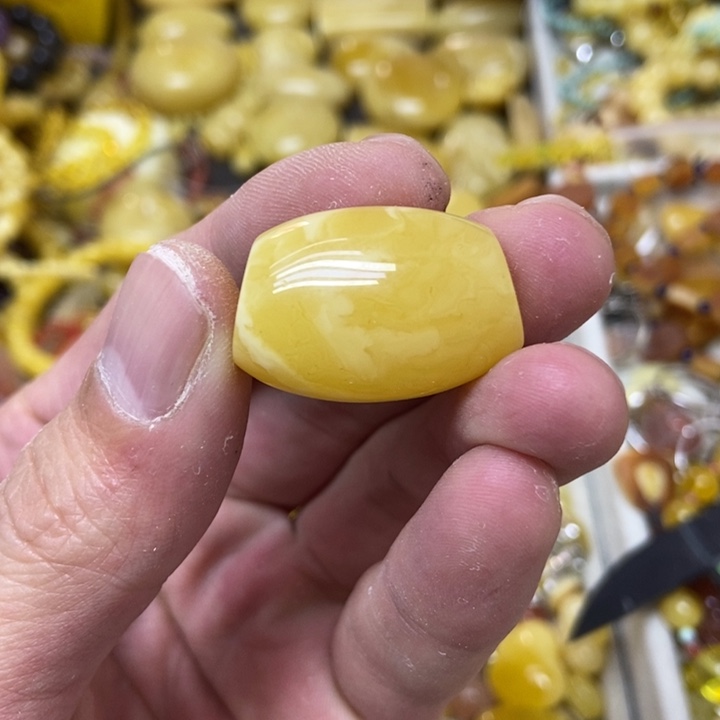 蜜蜡未镶嵌裸石吊坠