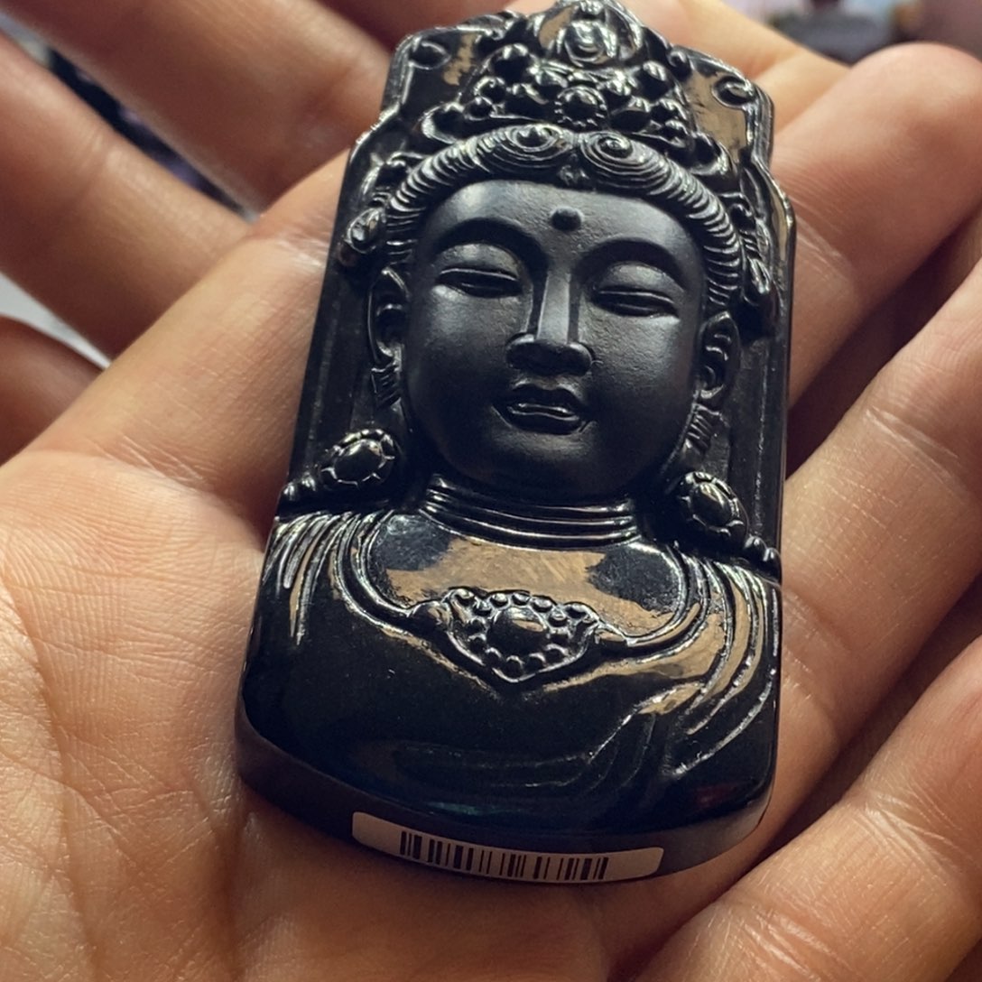 庄***了翡翠未镶嵌颈饰头