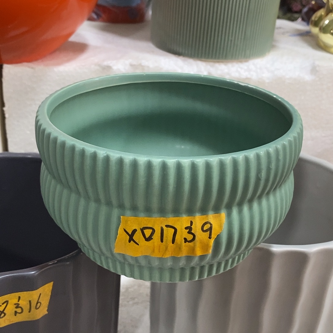 摆件陶盆有孔 瑕疵介意勿拍