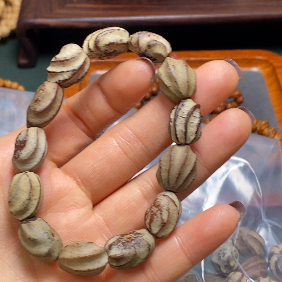 八***鱼吊坠柏香籽/百香籽67.7