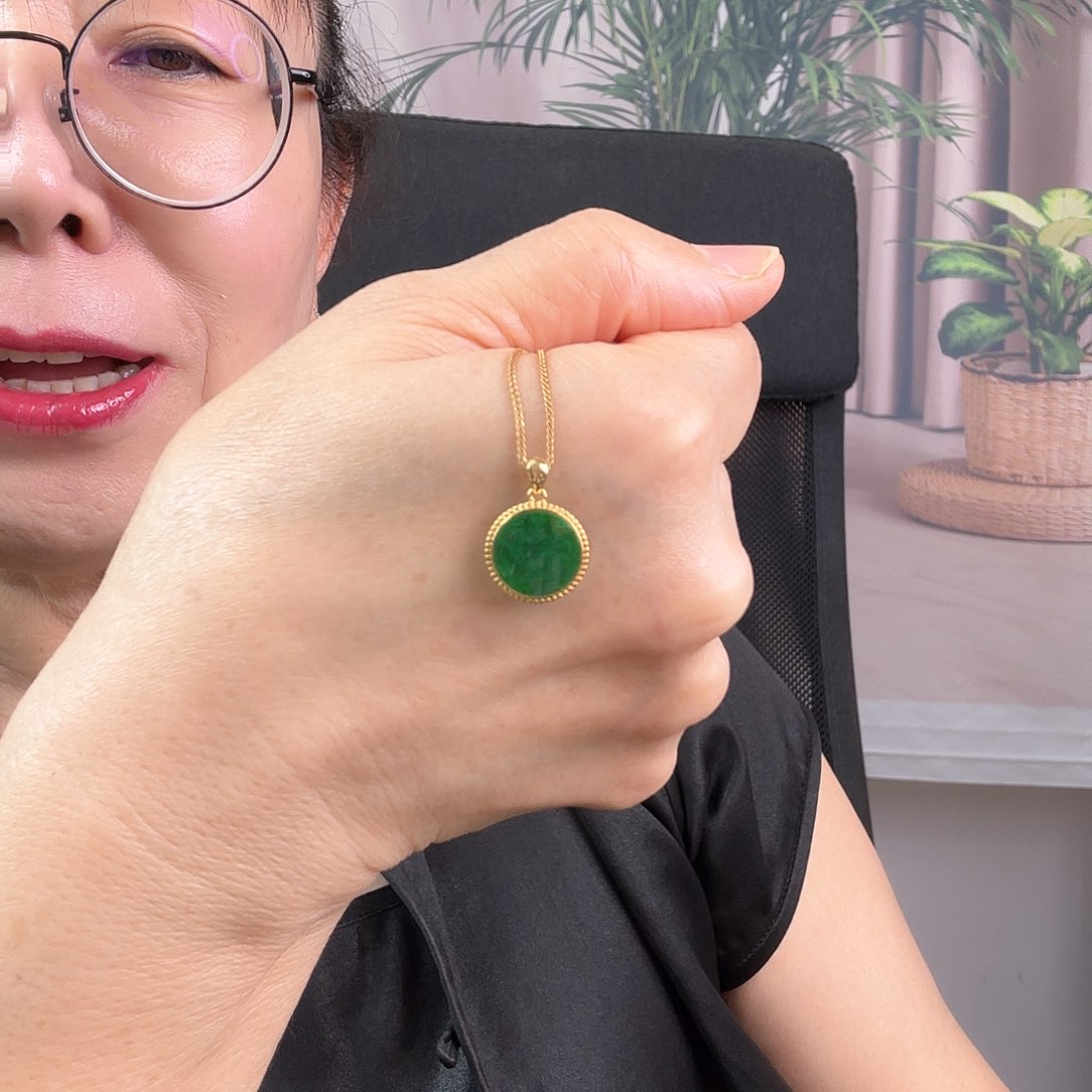 翡翠颈饰18K金镶嵌圆牌