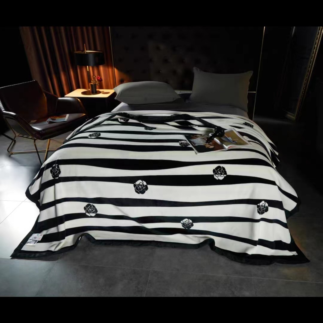 复古法兰绒山茶花毛毯加厚空调四季轻奢沙发盖毯