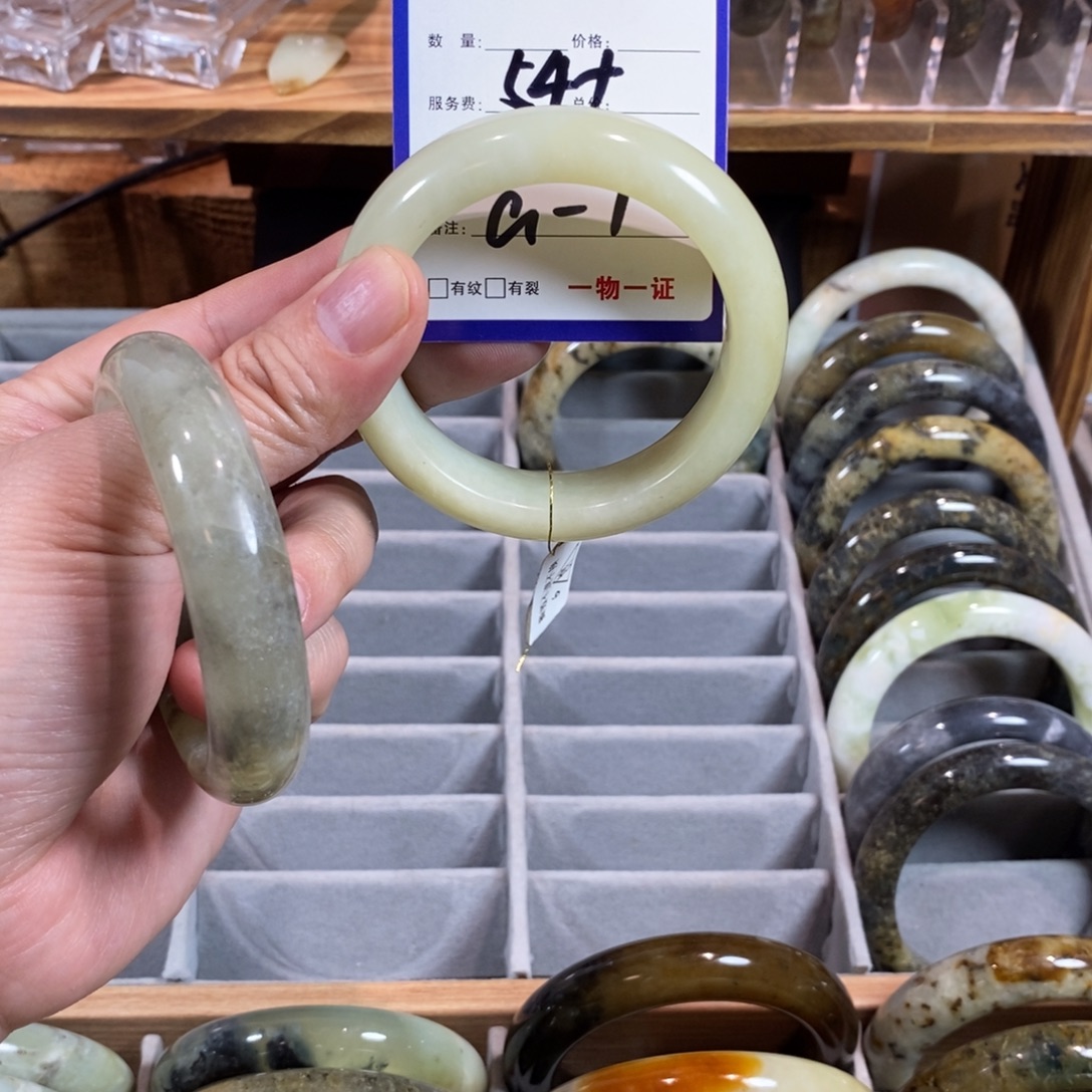 蛇纹石玉未镶嵌手镯