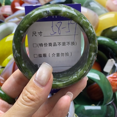 蛇纹石玉手镯未镶嵌