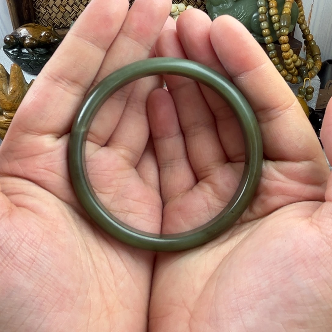 岫岩老玉（透闪石质玉）手镯未镶嵌夏*
