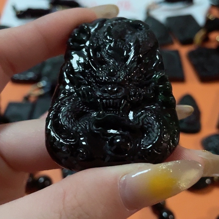 翡翠颈饰未镶嵌国****练