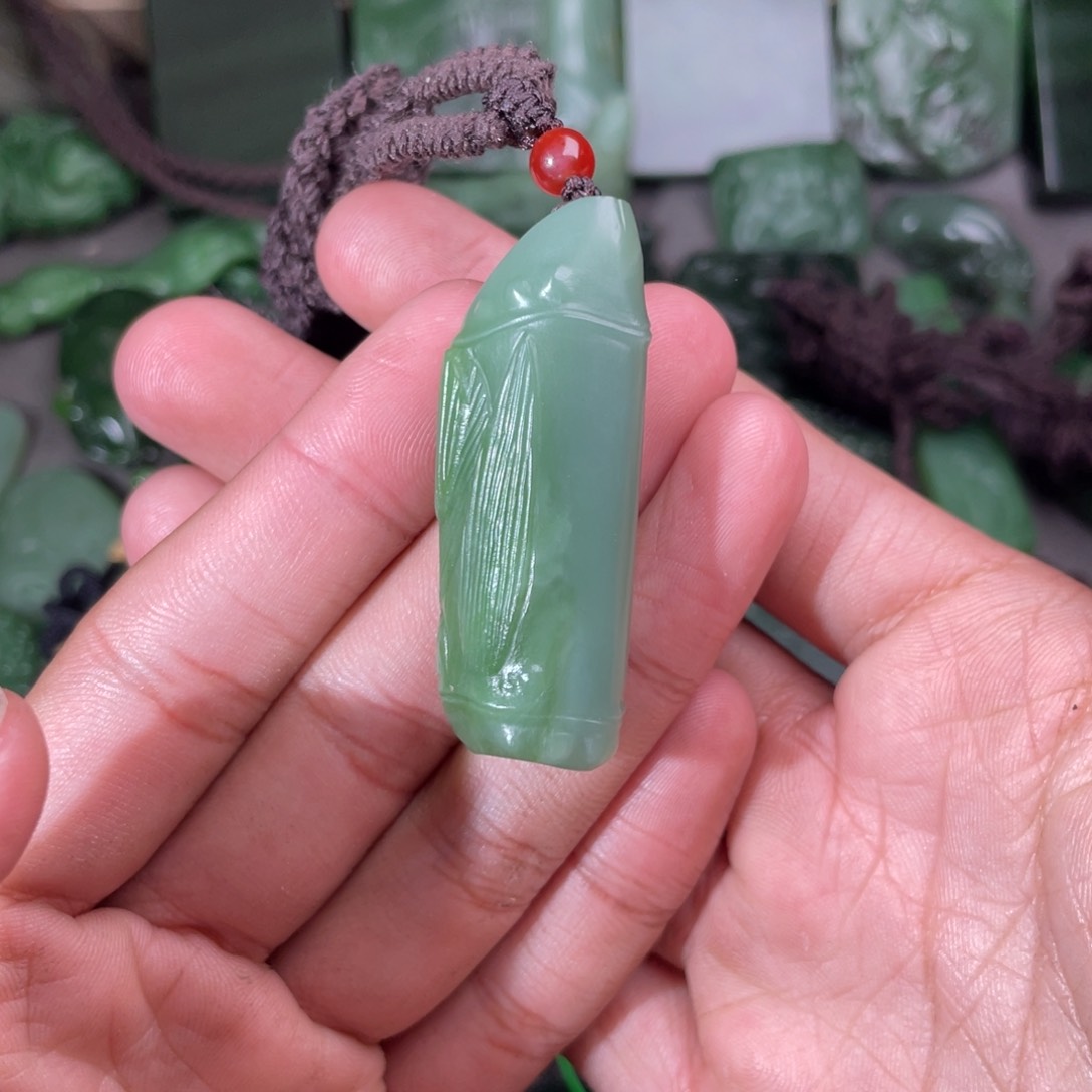 和田玉（碧玉）颈饰未镶嵌