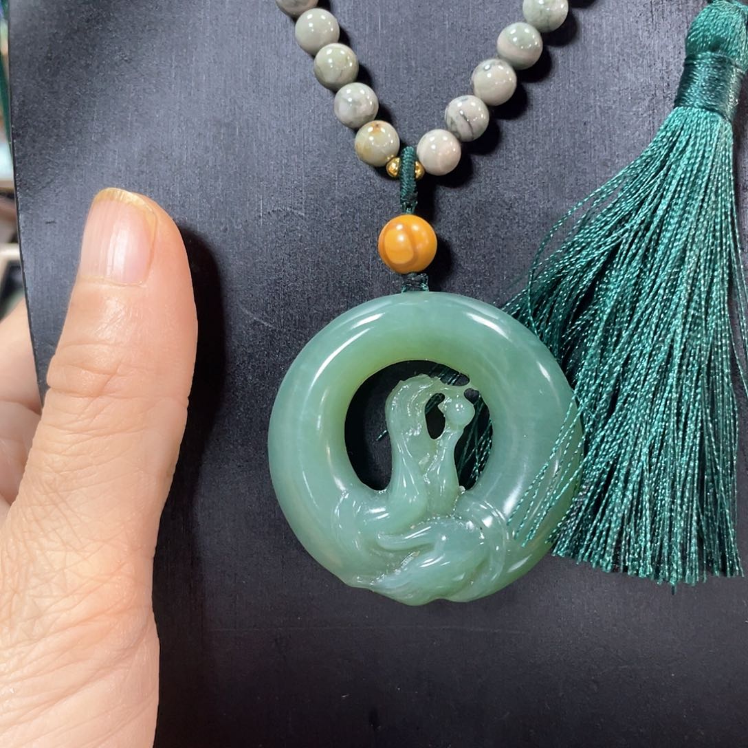 蛇纹石玉颈饰未镶嵌