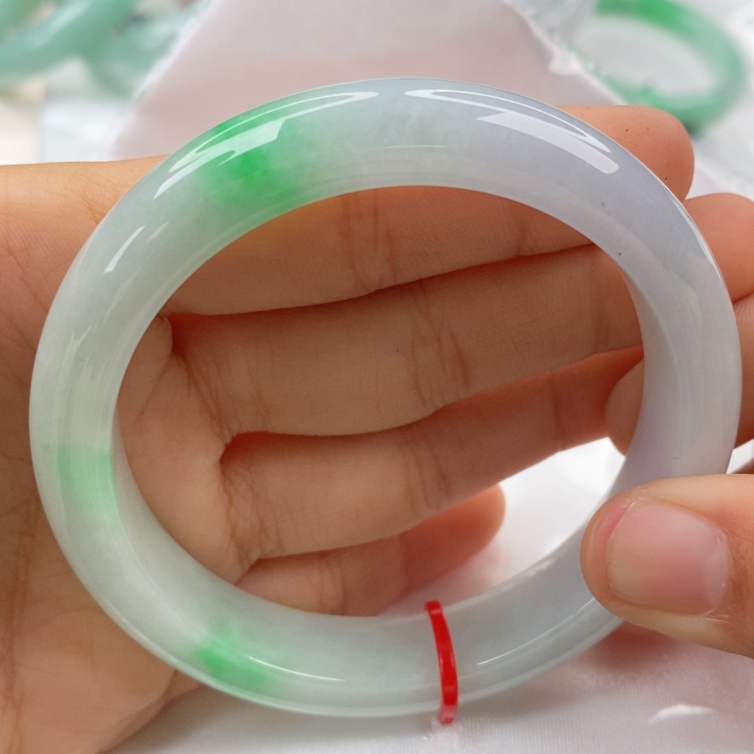 翡翠手镯未镶嵌58圈