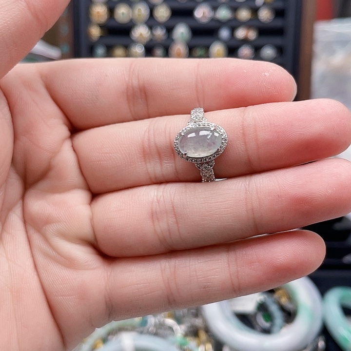 翡翠手镯未镶嵌翡翠