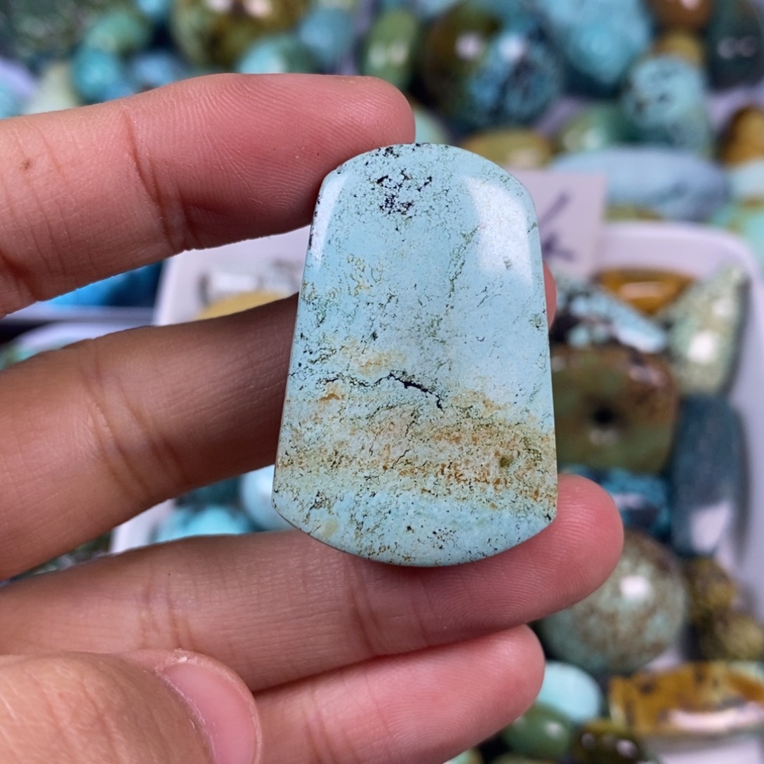 绿松石未镶嵌颈饰