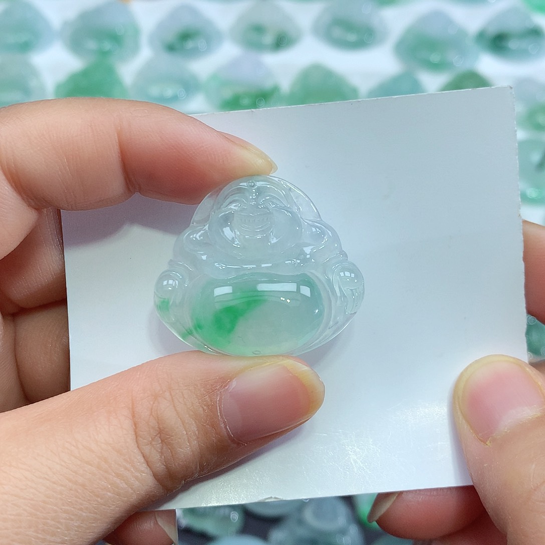 翡翠颈饰未镶嵌佛