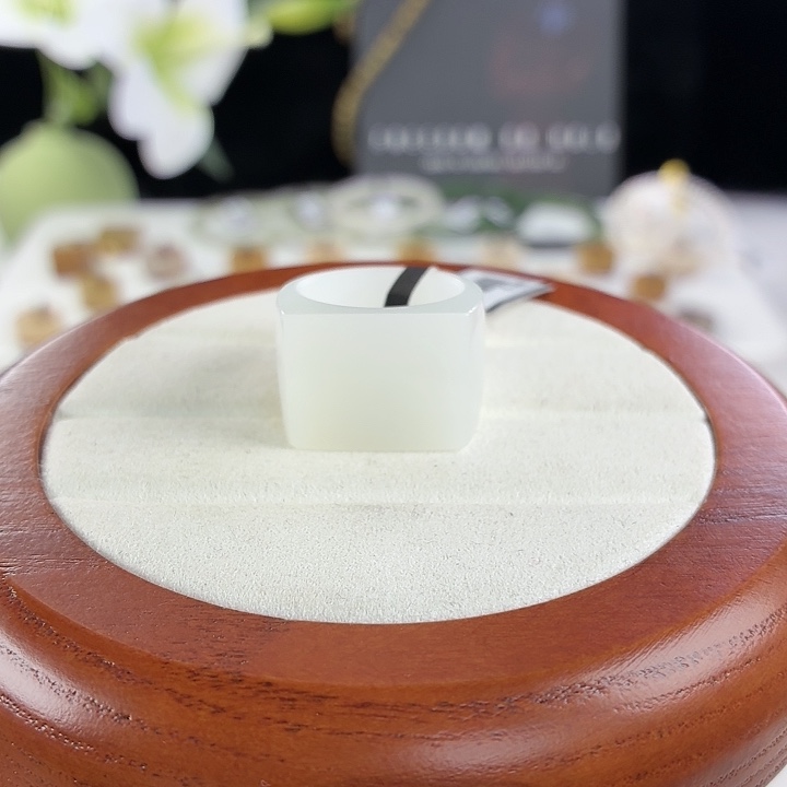 和田玉（糖玉）未镶嵌戒指i130俄白马鞍17.2不退换有棉