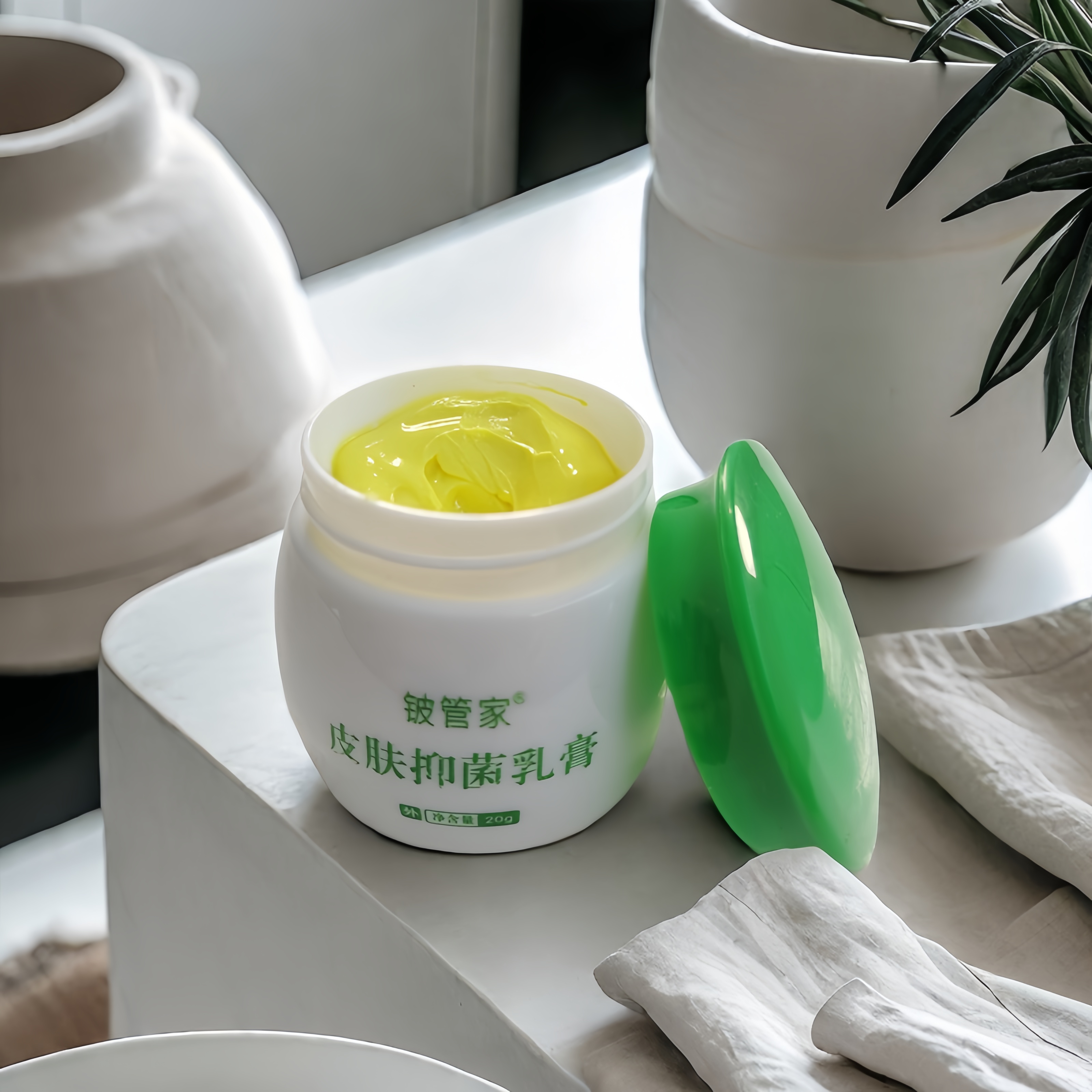 草本抑菌乳膏，外用