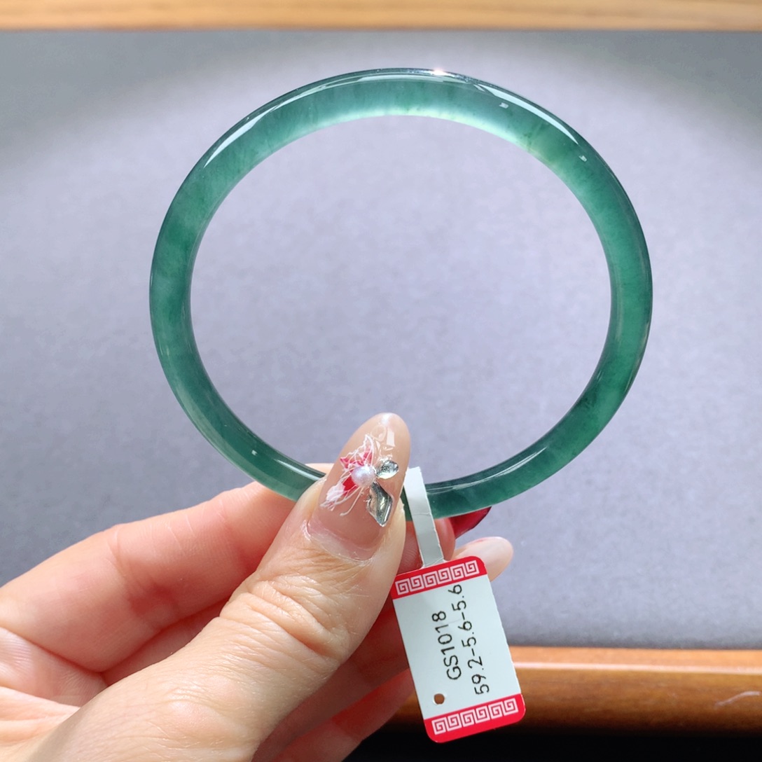 翡翠手镯未镶嵌天然翡翠手镯叮当镯