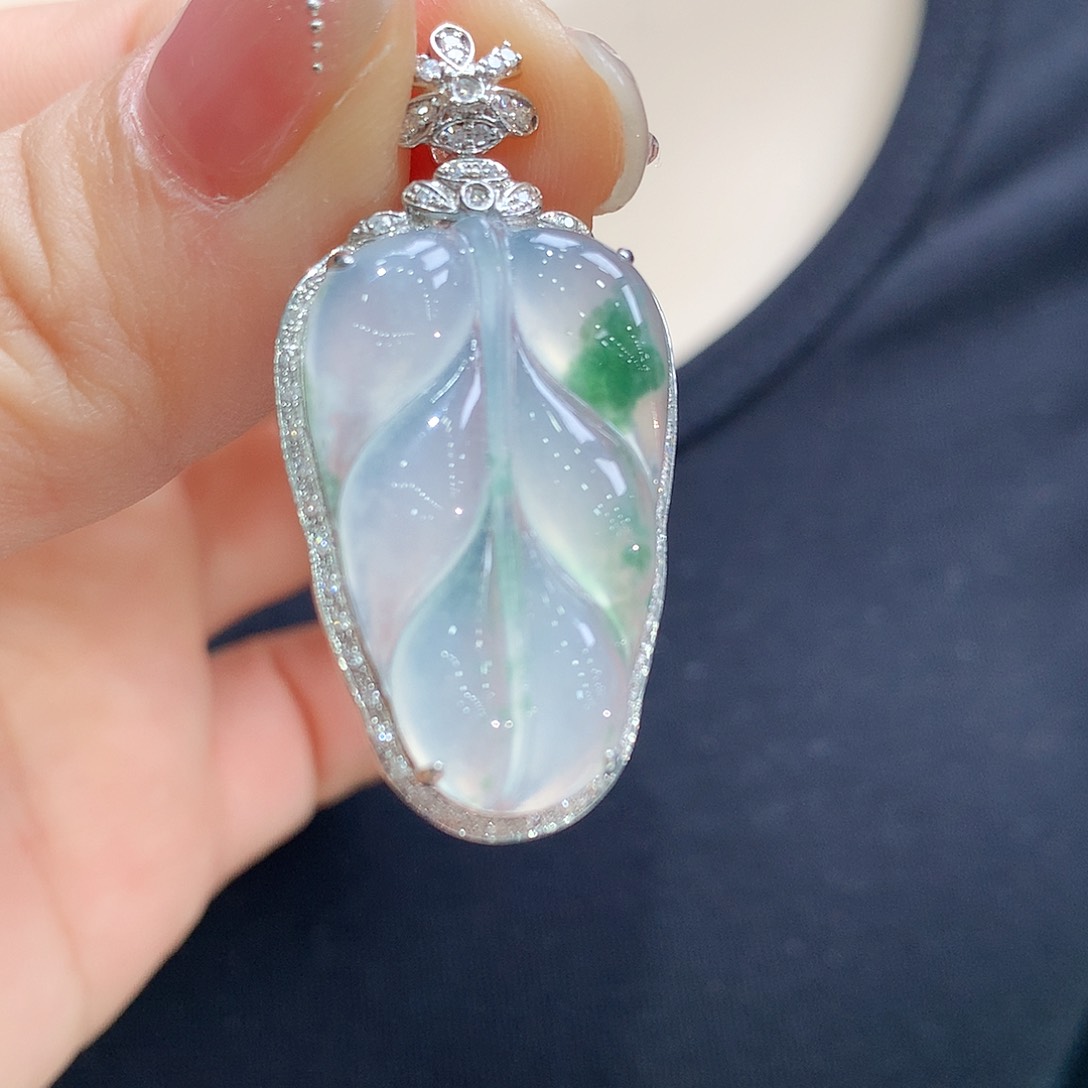 翡翠颈饰18K金镶嵌叶子