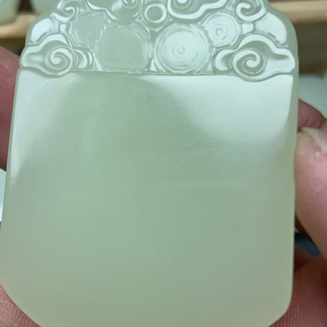 青海料带雕工无事牌